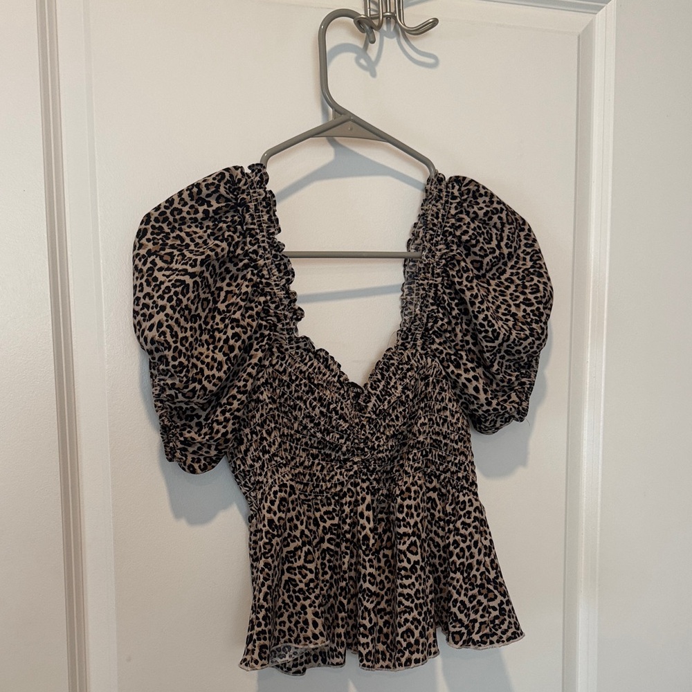Leopard Print Puff Sleeve Top